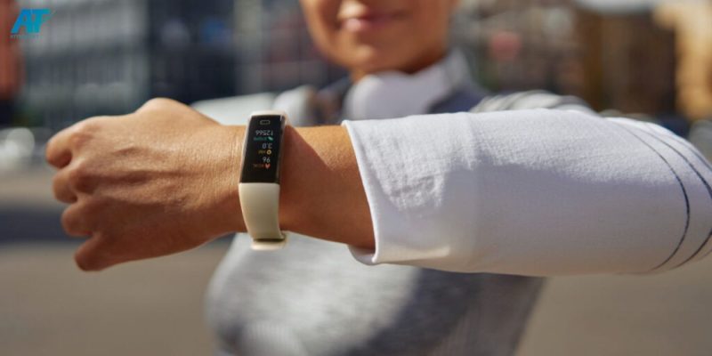 feature-smartwatch-GPS-tracker